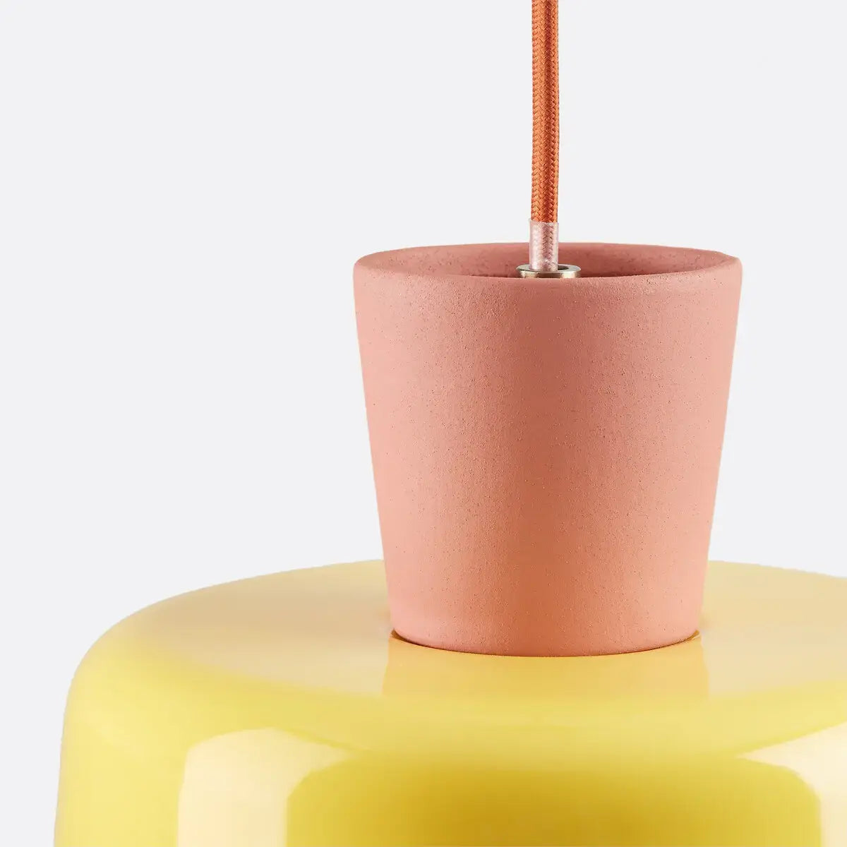 Lampada a sospensione in ceramica gialla retrò Thalvornis15.webp__PID:30d33dc1-b673-425c-9306-5d1f8071fc4c