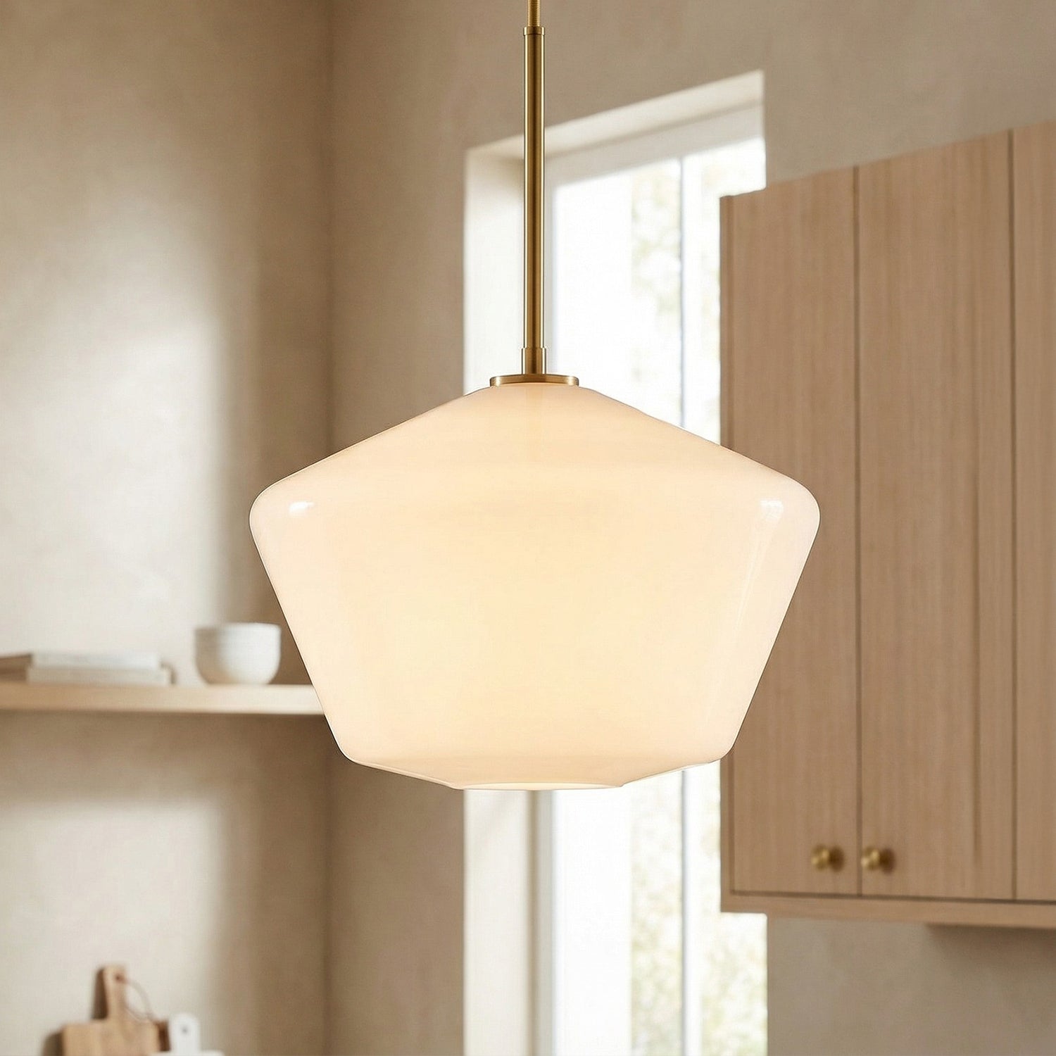 Modern Geo-shaped Glass Shade Brass Pendant Light (4).jpg__PID:1b2a3097-28fe-4616-8f16-27b18fbfa29a