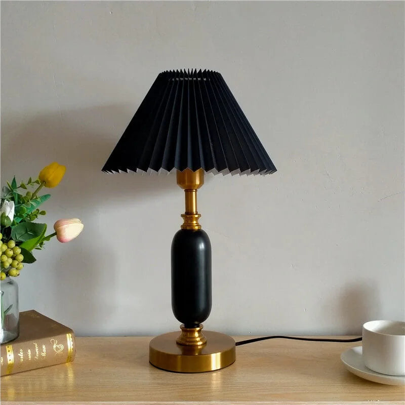 Base in ottone a forma di melone invernale nero-studio-fiore.webp__PID:bc7cfdc7-3a9c-4cb3-bac6-79a95d1c7832