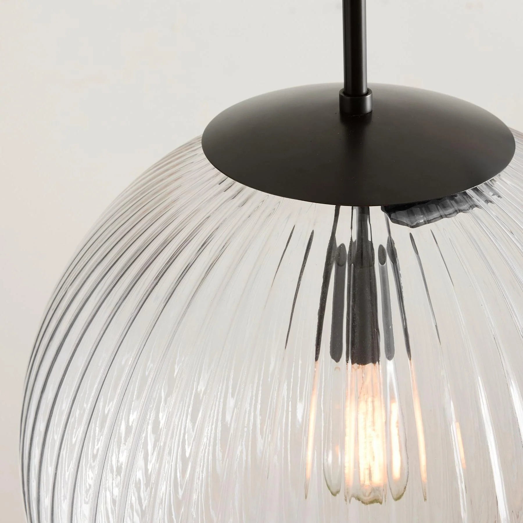 cooper-ribbed-glass-pendant_7_17af0671-cb75-4a71-8cfa-5ff532186ead.webp__PID:025bca41-adbb-4cc0-b75e-035603723ce9