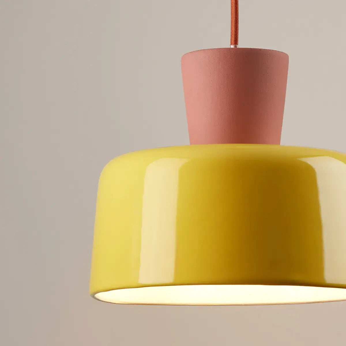 Lampada a sospensione in ceramica gialla retrò Thalvornis14.webp__PID:3dc1b673-425c-4306-9d1f-8071fc4c9078
