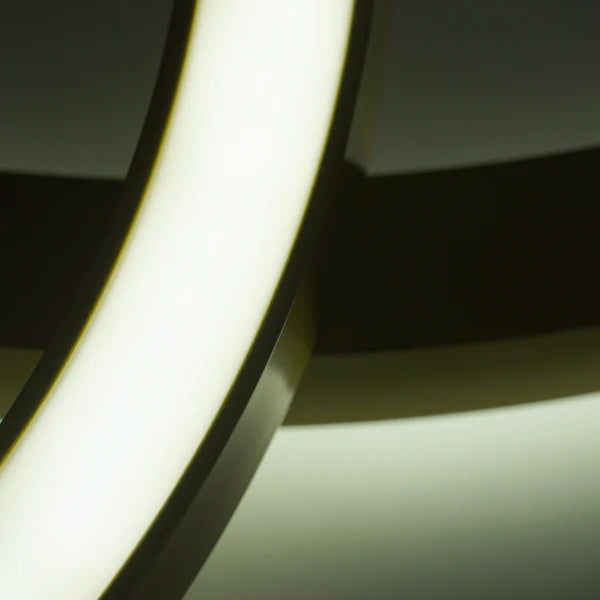 Karlo Tir-Circle Acryl-Metall-Pendelleuchte detail8.webp__PID:d773a66b-b47d-4602-9fe8-bdc5e16f1d4e