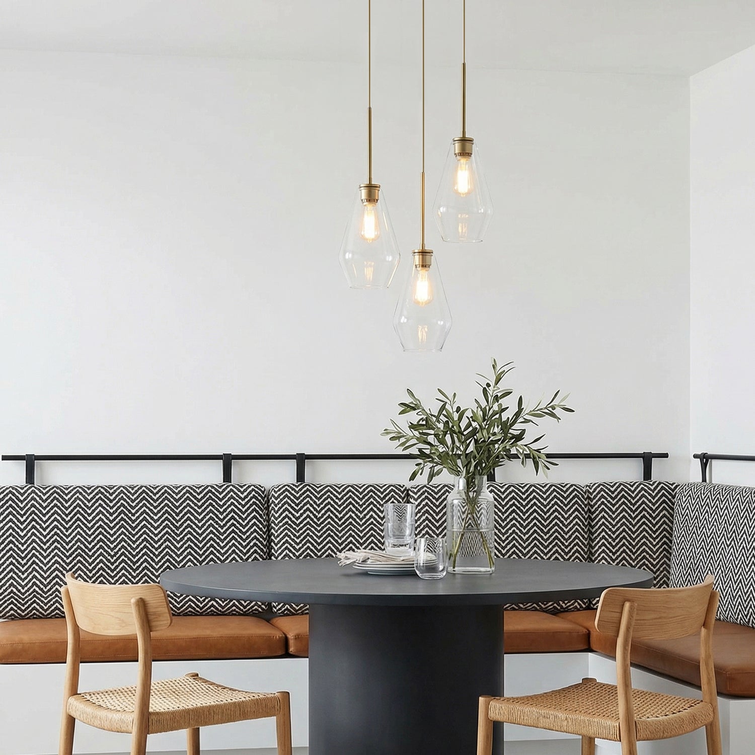 Modern Geo-shaped Glass Shade Brass Pendant Light (6).jpg__PID:309728fe-7616-4f16-a7b1-8fbfa29a8ce1