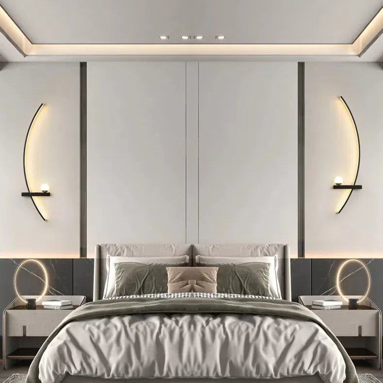 luxurious-bedroom-grey-cat.webp__PID:5300f436-0635-4fd4-bfd5-db1a3646ae47