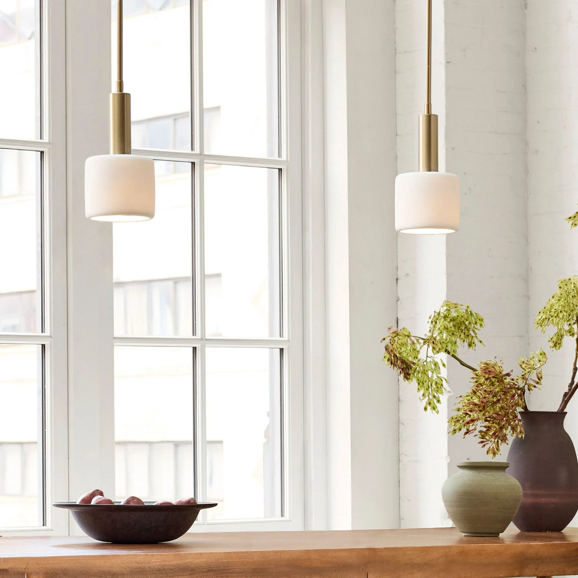 Modern White Porcelain Pendant Light (1).webp__PID:5a87eae2-9393-477b-9d90-371015f76f51