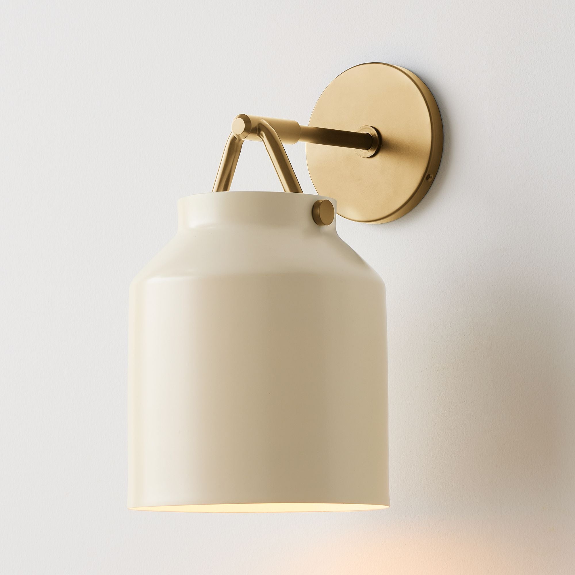 Nordic-Minimalist-Mondrian-Matte-Metal-Pendant-Light-Brass (3).webp__PID:fd59aeb2-4cd3-4541-8706-336c989c7c1d