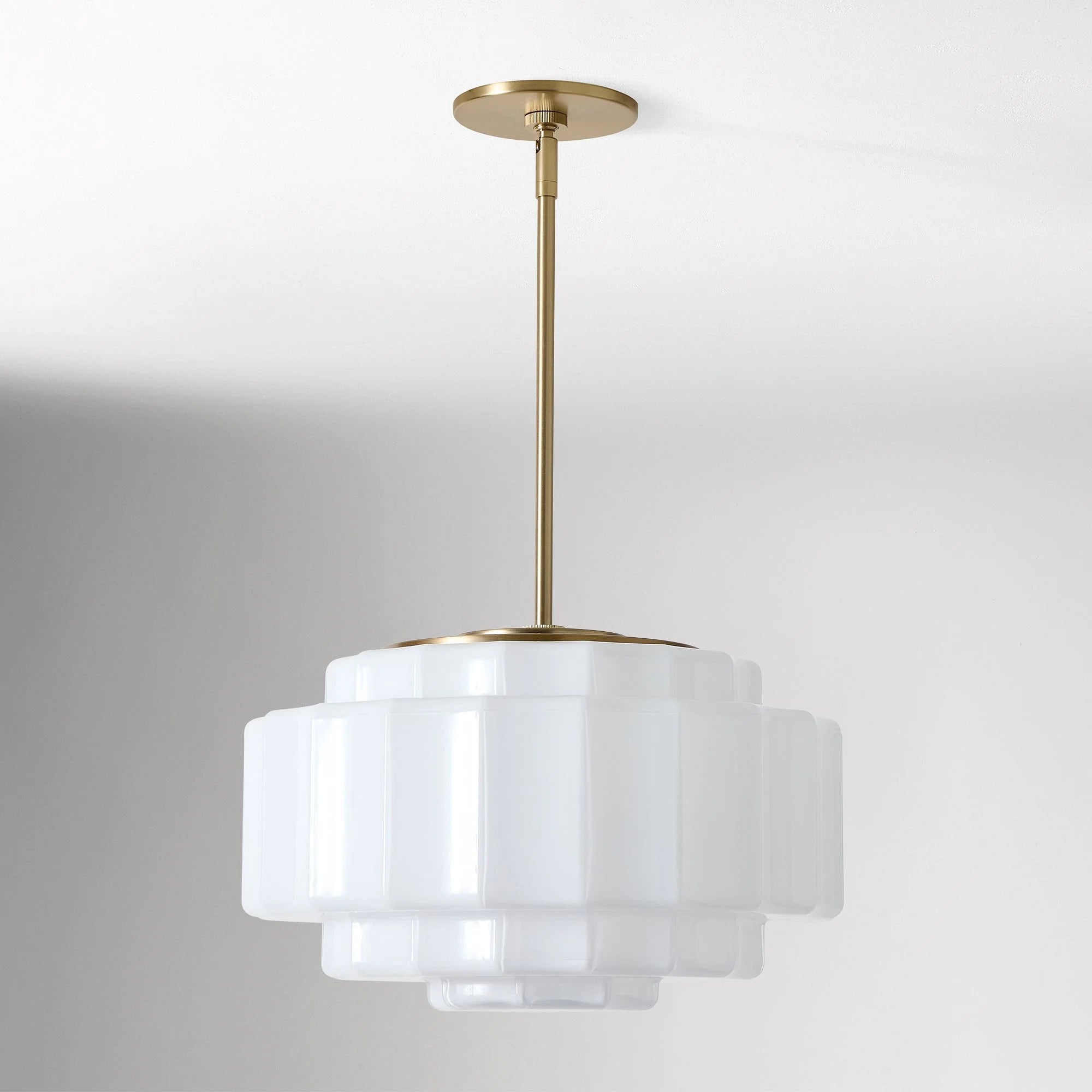 Antique_Messing_Tiered_Milk Glass_Pendant_Light_12.webp__PID:72f55703-015f-40ad-a50d-41816942d0de